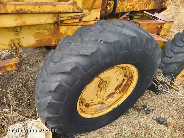 image for item IA9286 Huber Warco 10DG  rigid frame motor grader