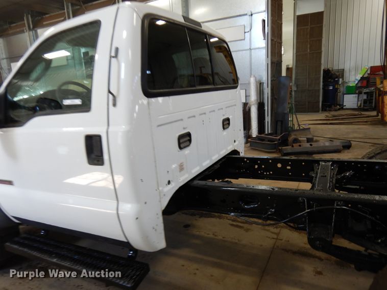 image for item IA9416 2005 Ford F550  truck cab and chassis