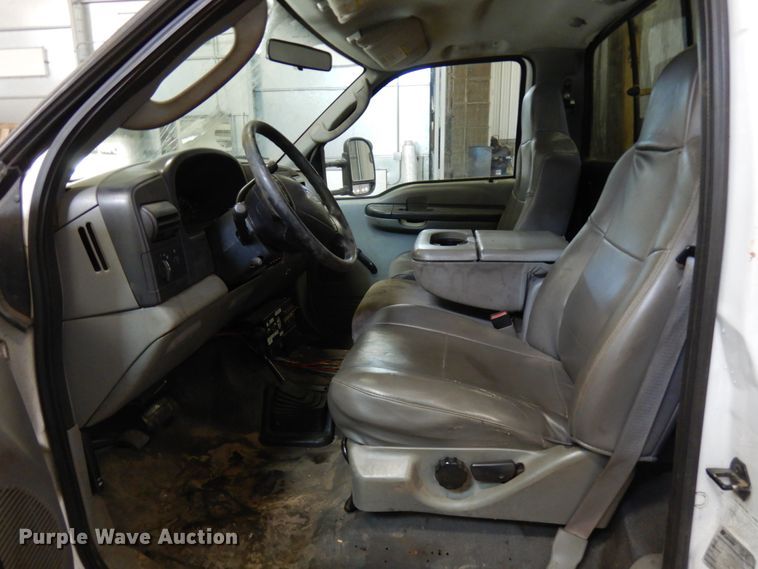 image for item IA9416 2005 Ford F550  truck cab and chassis