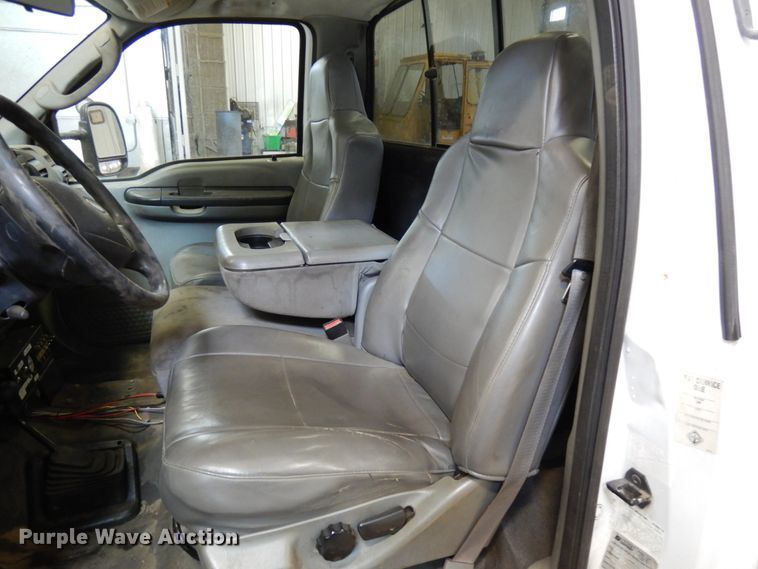 image for item IA9416 2005 Ford F550  truck cab and chassis