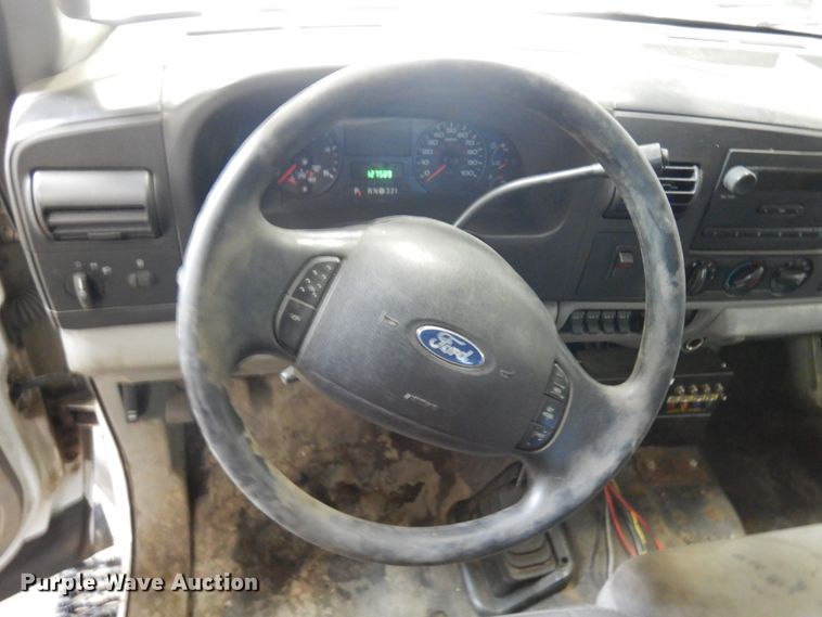 image for item IA9416 2005 Ford F550  truck cab and chassis