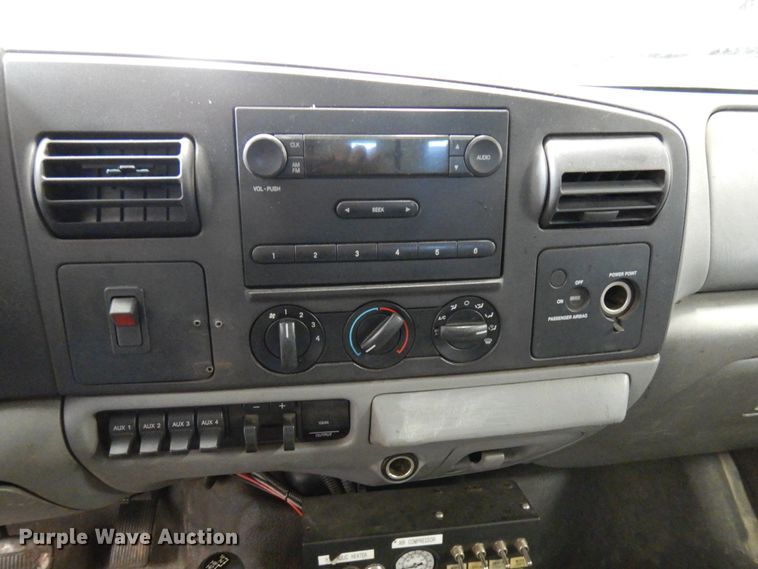 image for item IA9416 2005 Ford F550  truck cab and chassis