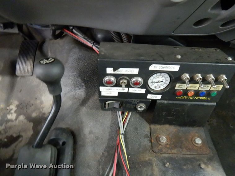 image for item IA9416 2005 Ford F550  truck cab and chassis