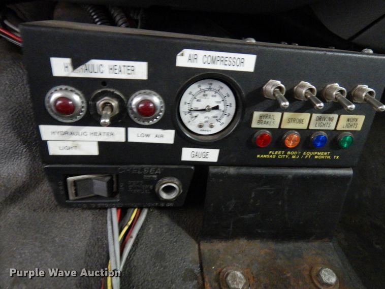 image for item IA9416 2005 Ford F550  truck cab and chassis