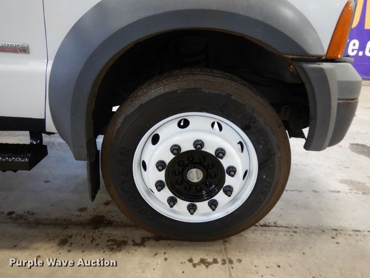 image for item IA9416 2005 Ford F550  truck cab and chassis