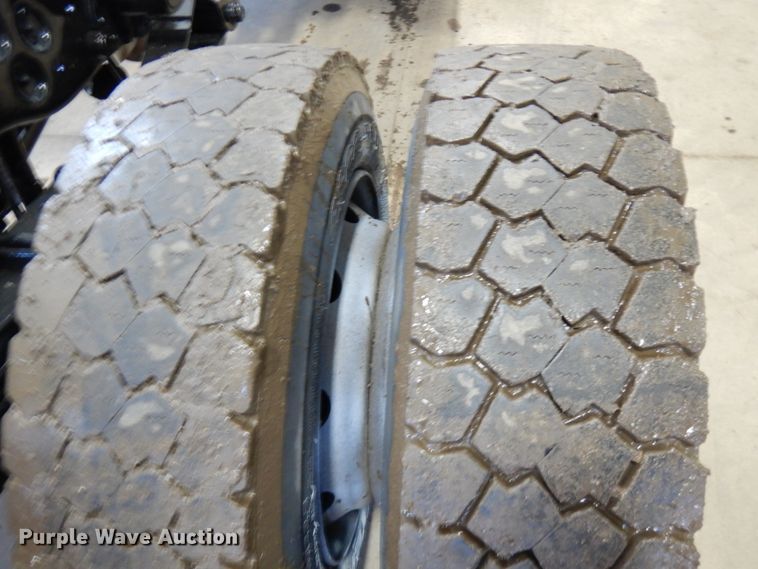 image for item IA9416 2005 Ford F550  truck cab and chassis