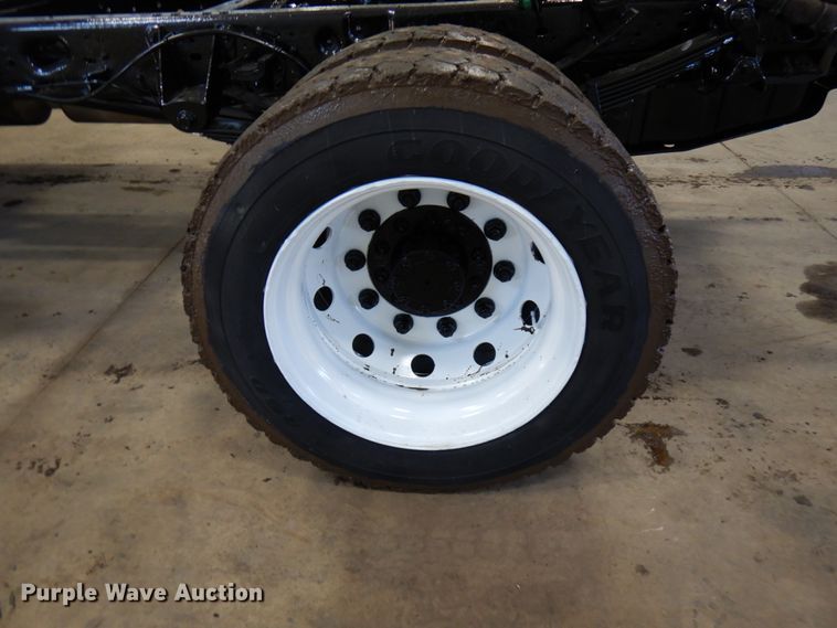 image for item IA9416 2005 Ford F550  truck cab and chassis