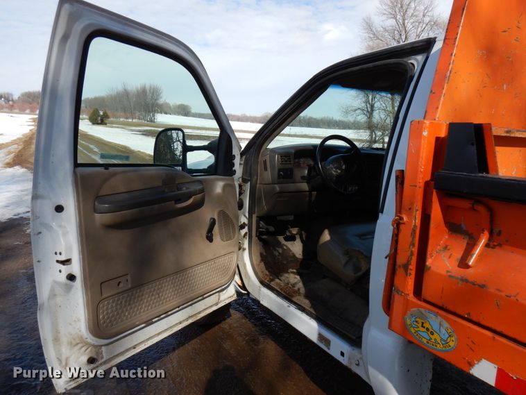 image for item IA9421 2001 Ford F550 Super Duty  dump truck