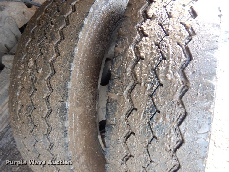 image for item IA9421 2001 Ford F550 Super Duty  dump truck