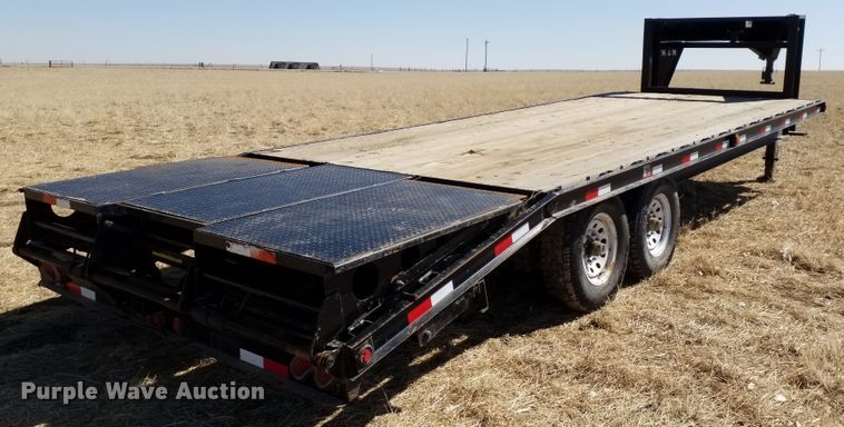 image for item IP9083 2003 H&H  equipment trailer