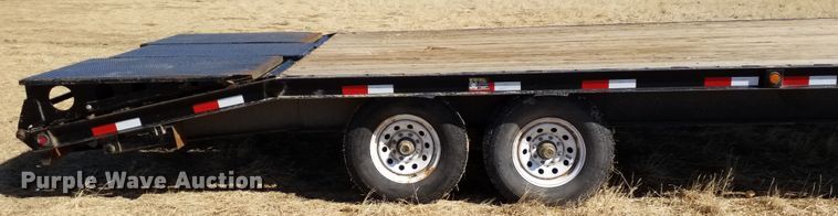 image for item IP9083 2003 H&H  equipment trailer