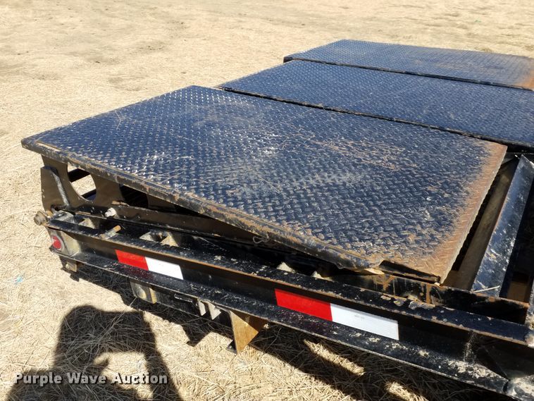 image for item IP9083 2003 H&H  equipment trailer