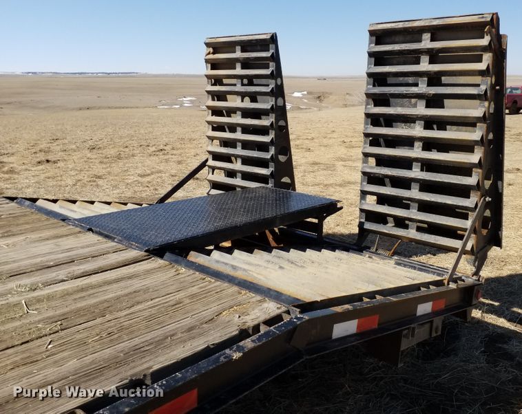 image for item IP9083 2003 H&H  equipment trailer