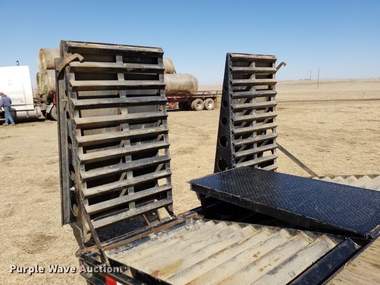 image for item IP9083 2003 H&H  equipment trailer