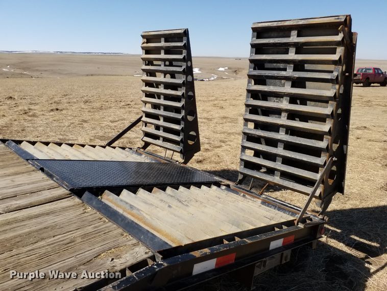 image for item IP9083 2003 H&H  equipment trailer