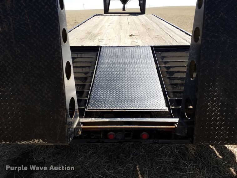 image for item IP9083 2003 H&H  equipment trailer