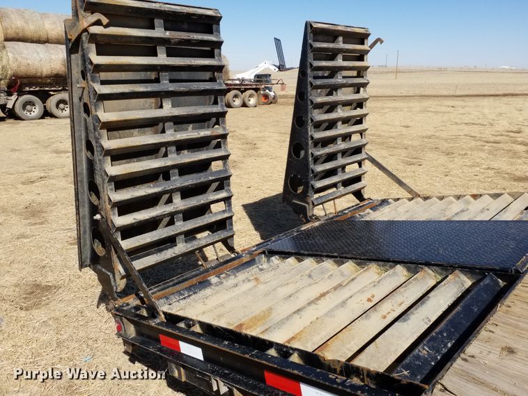 image for item IP9083 2003 H&H  equipment trailer