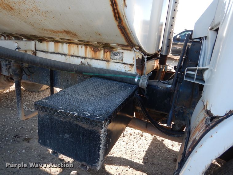 image for item AF9910 1987 Ford 8000  water truck