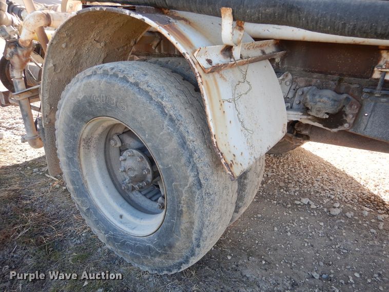 image for item AF9910 1987 Ford 8000  water truck