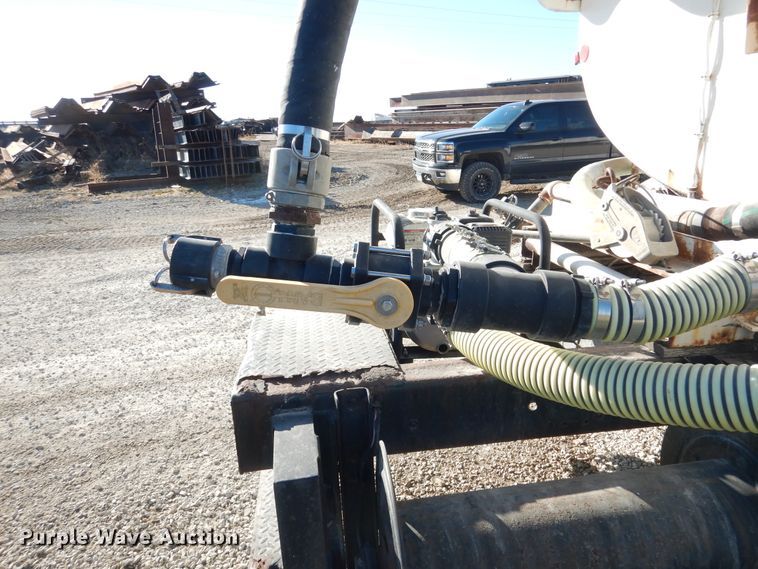 image for item AF9910 1987 Ford 8000  water truck