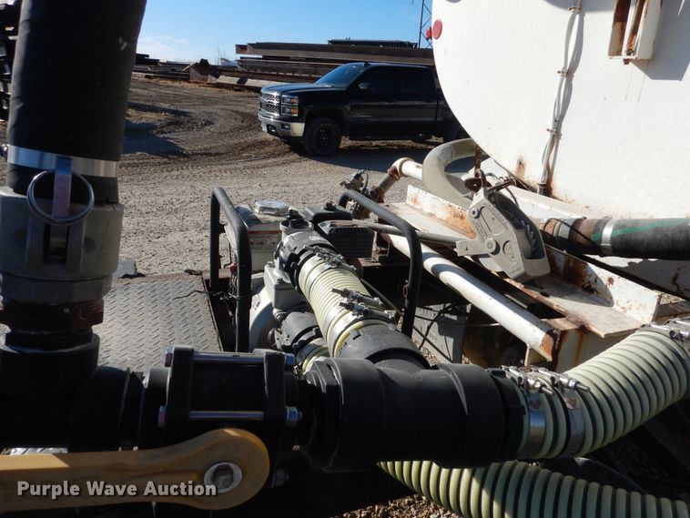 image for item AF9910 1987 Ford 8000  water truck