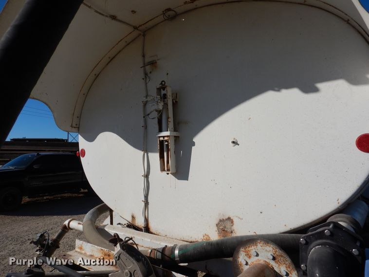 image for item AF9910 1987 Ford 8000  water truck