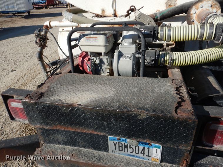 image for item AF9910 1987 Ford 8000  water truck