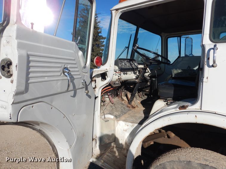 image for item AF9910 1987 Ford 8000  water truck