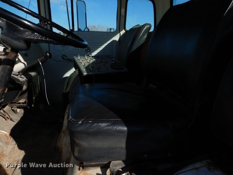 image for item AF9910 1987 Ford 8000  water truck