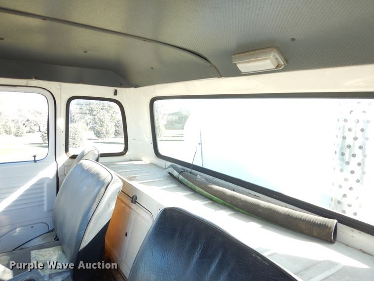 image for item AF9910 1987 Ford 8000  water truck