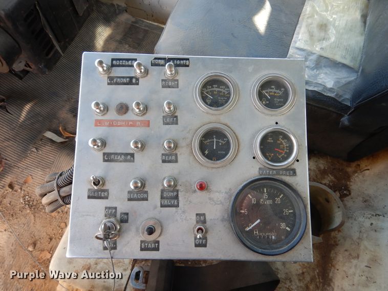 image for item AF9910 1987 Ford 8000  water truck