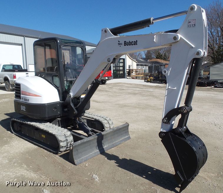 image for item DA7071 2011 Bobcat E42  mini excavator