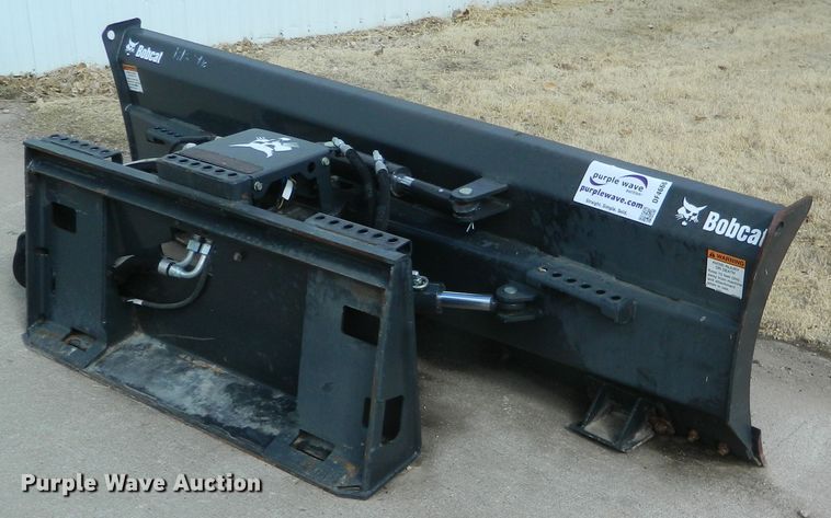 image for item DF4666 2015 Bobcat 90 Dozer six-way skid steer dozer blade