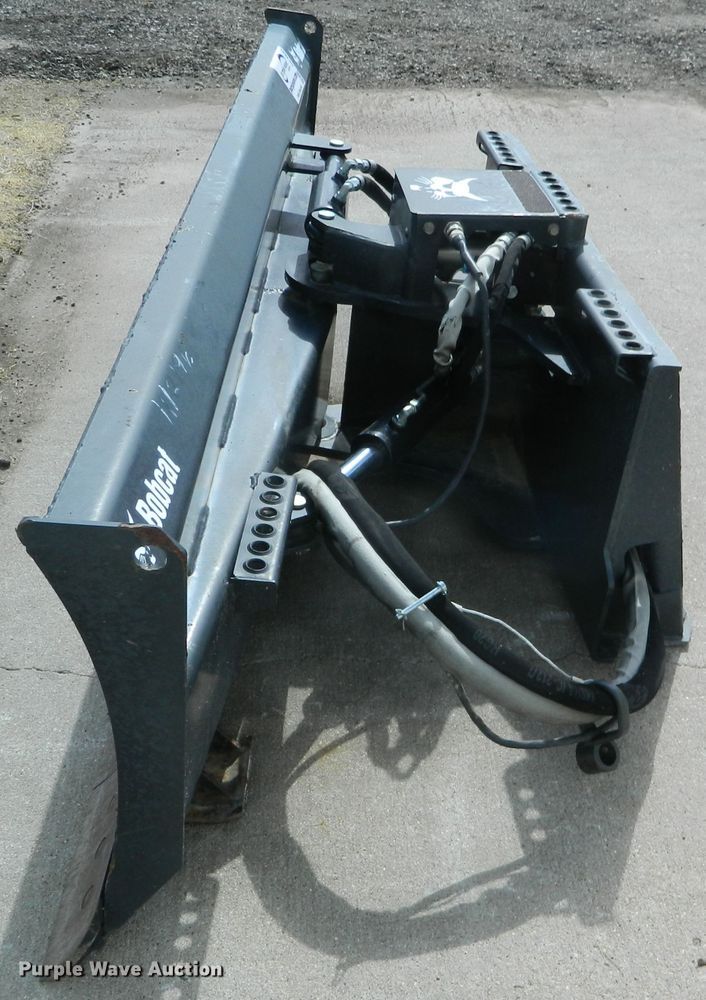 image for item DF4666 2015 Bobcat 90 Dozer six-way skid steer dozer blade