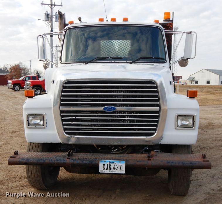 image for item DF6490 1995 Ford L8000  flatbed truck