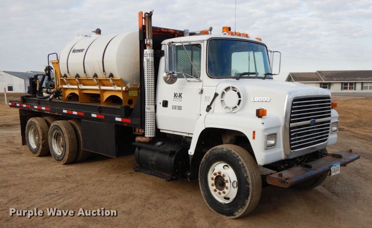 image for item DF6490 1995 Ford L8000  flatbed truck