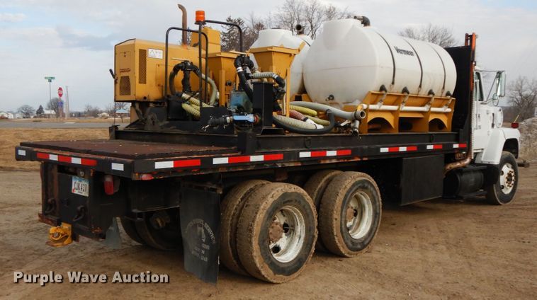 image for item DF6490 1995 Ford L8000  flatbed truck