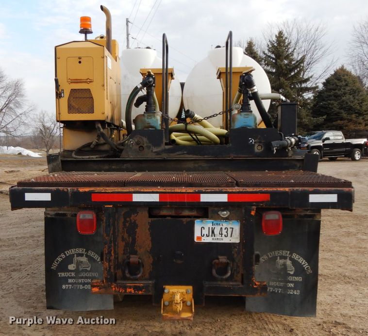 image for item DF6490 1995 Ford L8000  flatbed truck