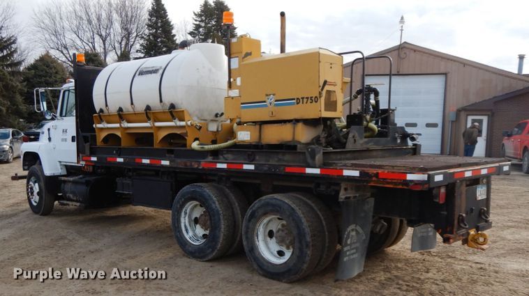 image for item DF6490 1995 Ford L8000  flatbed truck