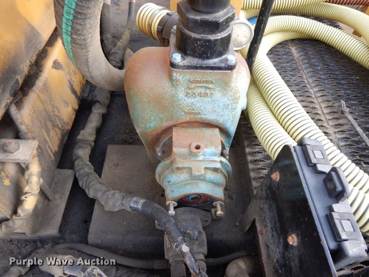 image for item DF6490 1995 Ford L8000  flatbed truck