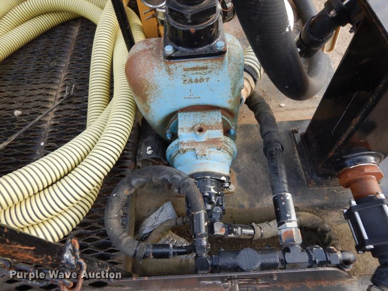 image for item DF6490 1995 Ford L8000  flatbed truck