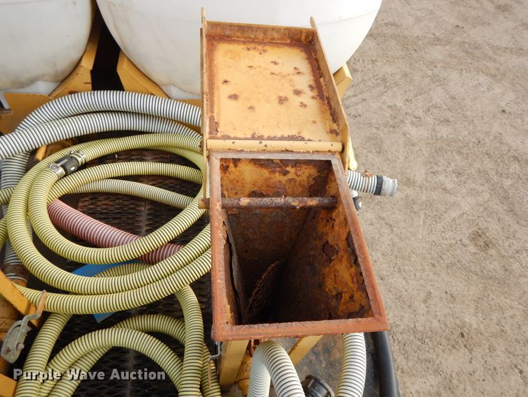 image for item DF6490 1995 Ford L8000  flatbed truck