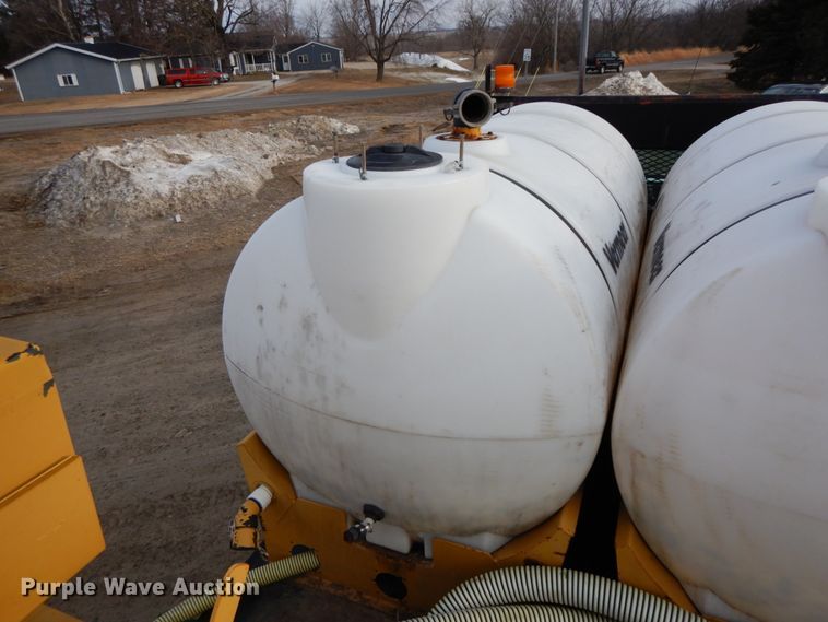 image for item DF6490 1995 Ford L8000  flatbed truck