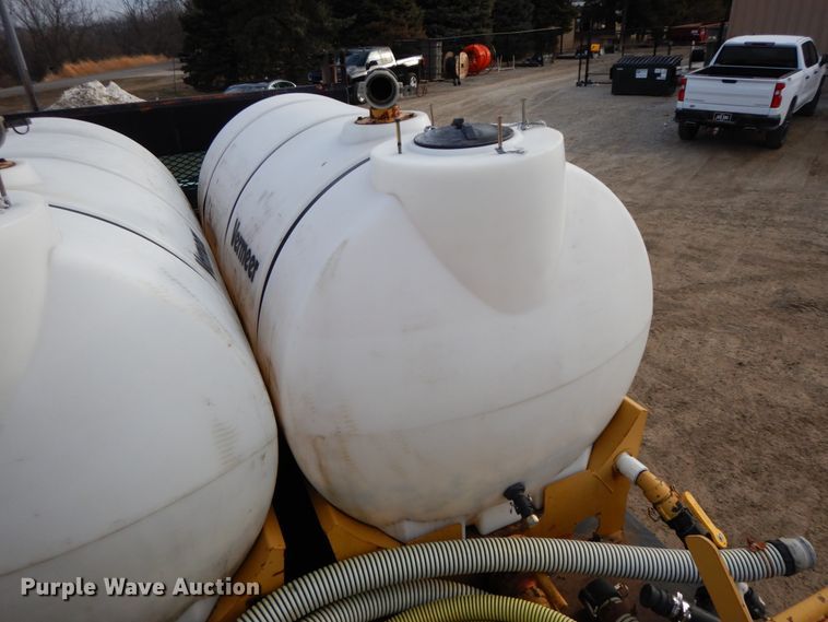 image for item DF6490 1995 Ford L8000  flatbed truck