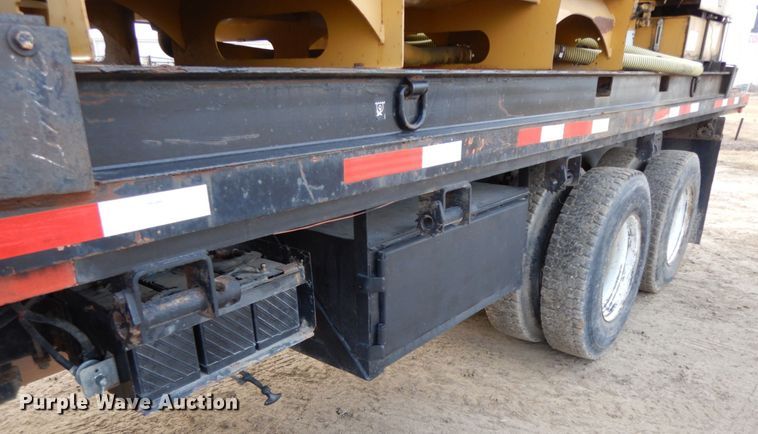 image for item DF6490 1995 Ford L8000  flatbed truck
