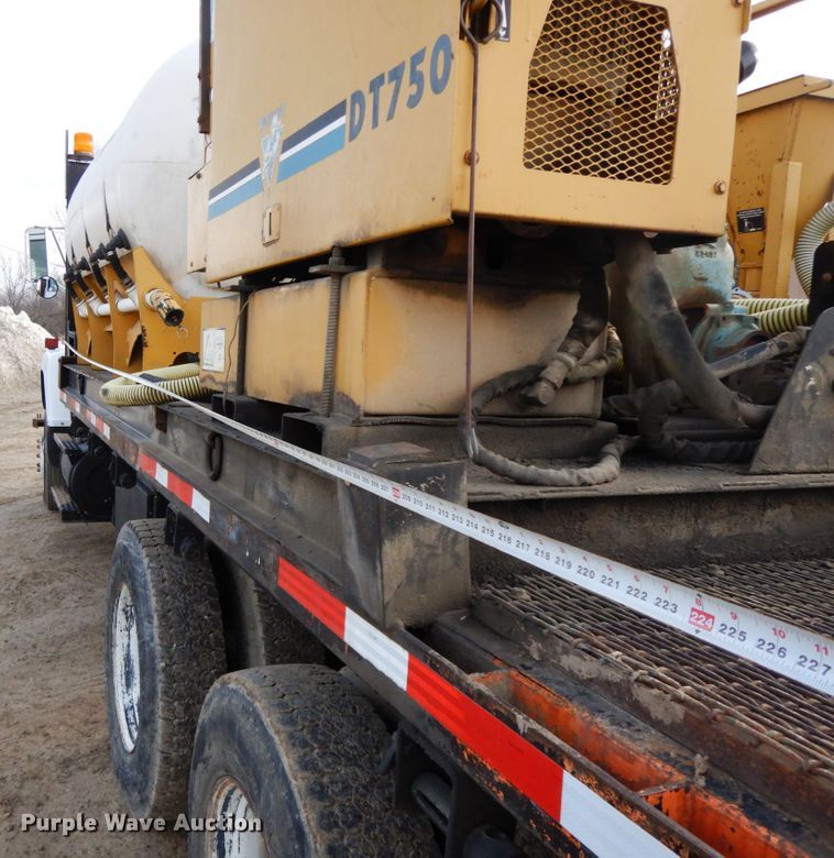 image for item DF6490 1995 Ford L8000  flatbed truck