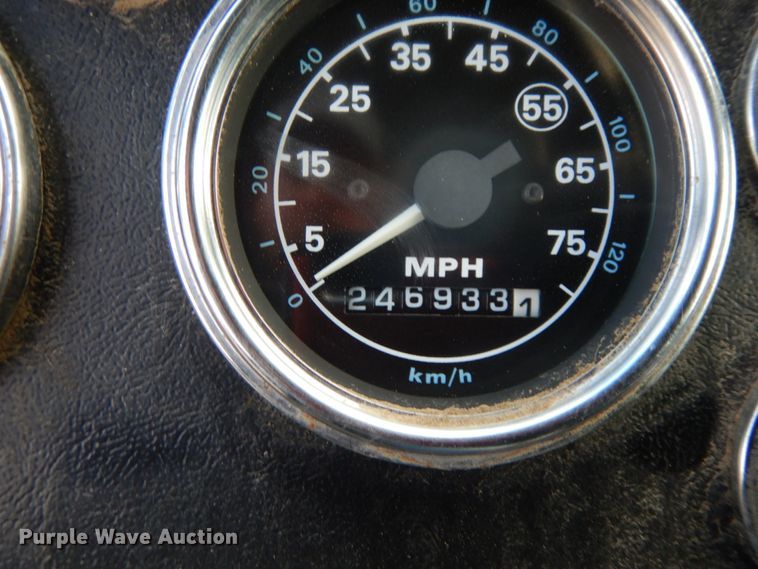 image for item DF6490 1995 Ford L8000  flatbed truck