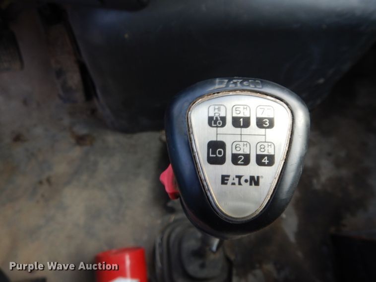 image for item DF6490 1995 Ford L8000  flatbed truck