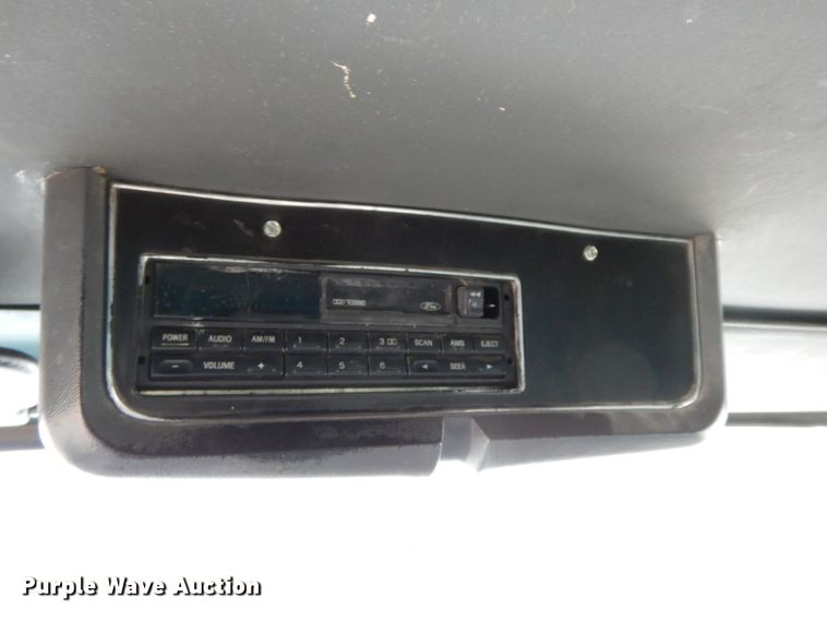 image for item DF6490 1995 Ford L8000  flatbed truck