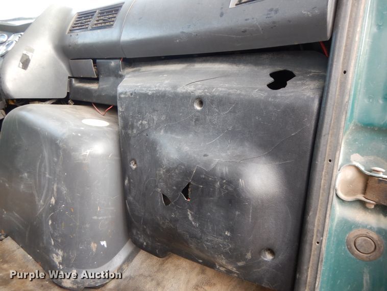 image for item DF6490 1995 Ford L8000  flatbed truck